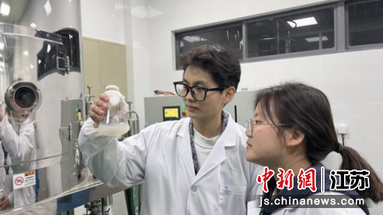 太阳官网科研团队发掘滨海白首乌新价值